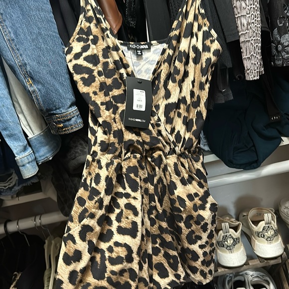 Brand new romper - Picture 1 of 2